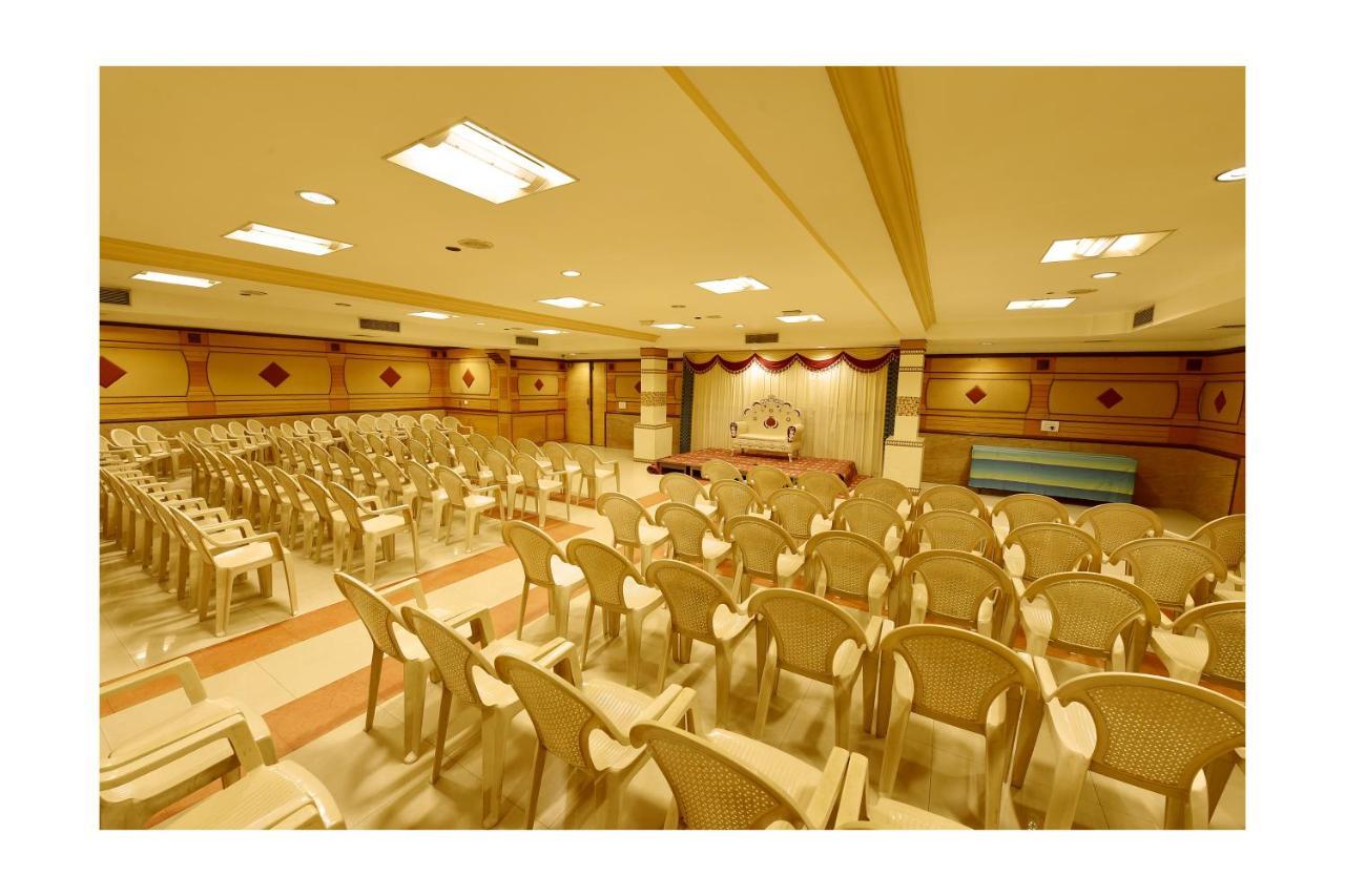 Hotel Mayas Tiruchirappalli Bagian luar foto