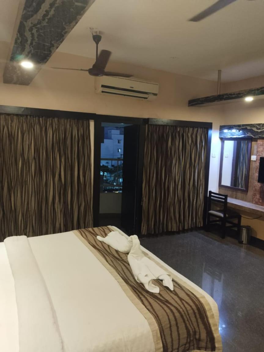 Hotel Mayas Tiruchirappalli Bagian luar foto