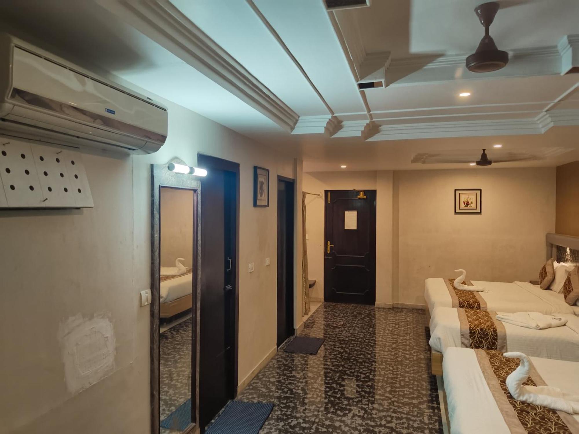 Hotel Mayas Tiruchirappalli Bagian luar foto