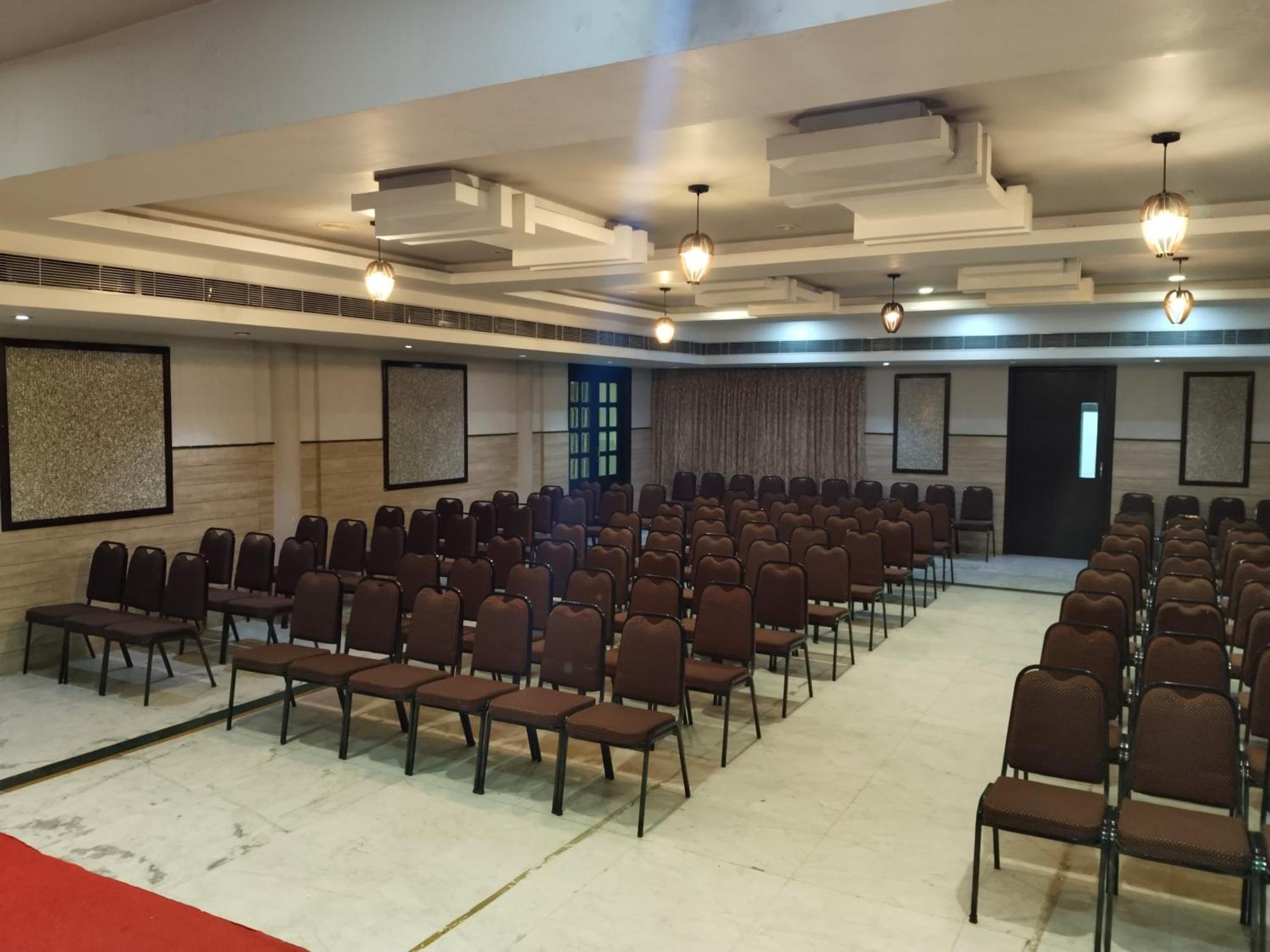 Hotel Mayas Tiruchirappalli Bagian luar foto