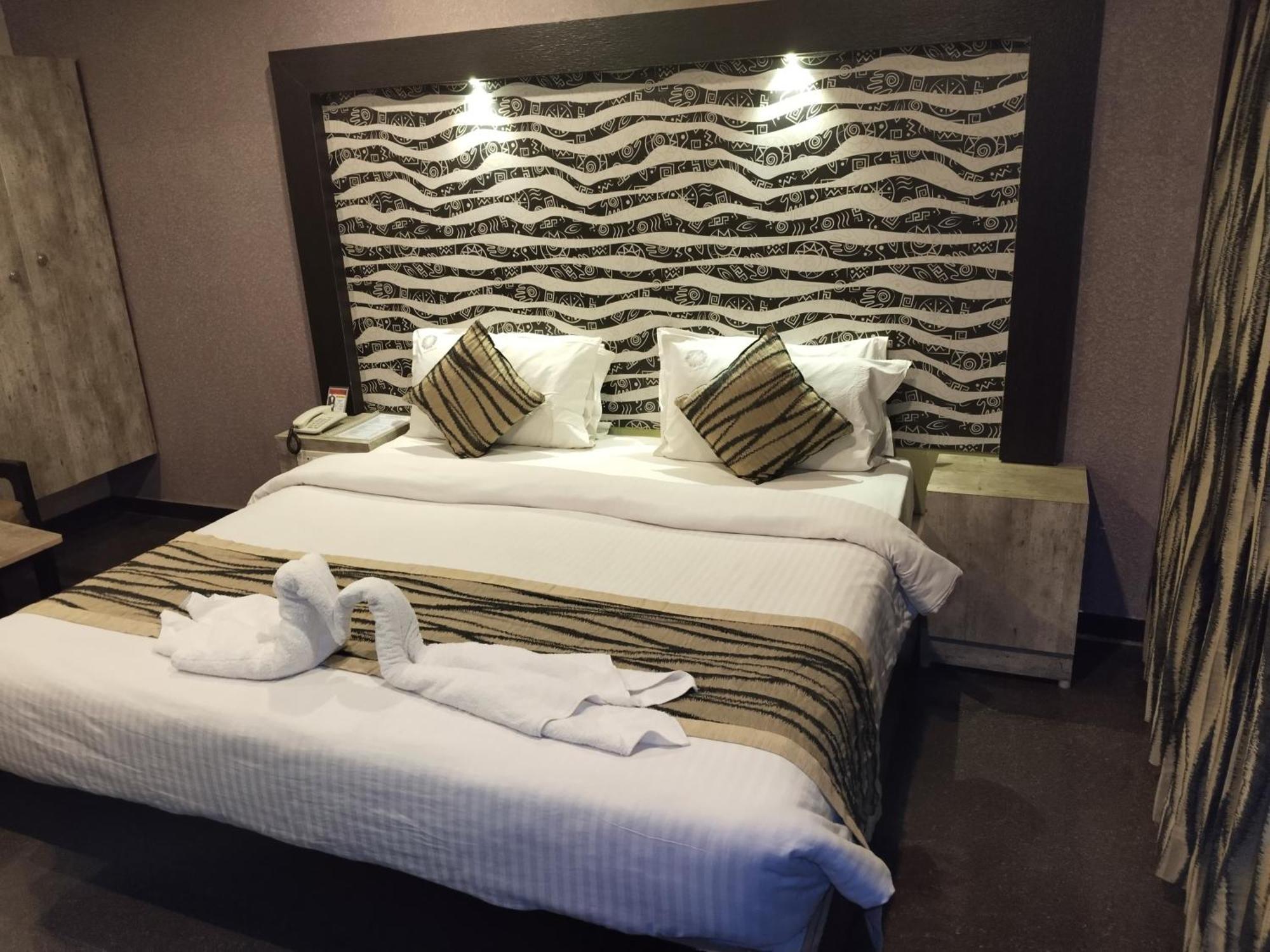 Hotel Mayas Tiruchirappalli Bagian luar foto