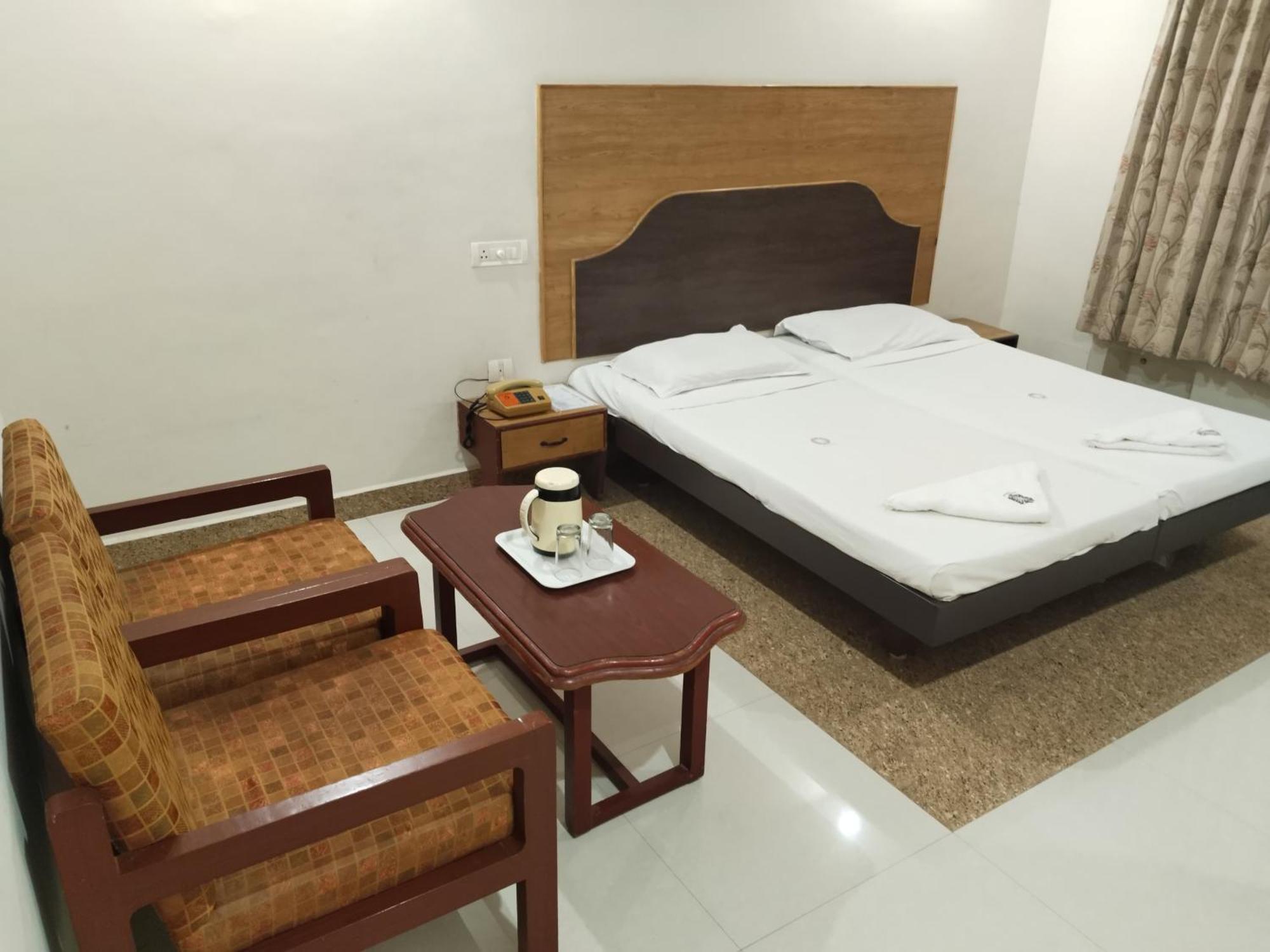 Hotel Mayas Tiruchirappalli Bagian luar foto