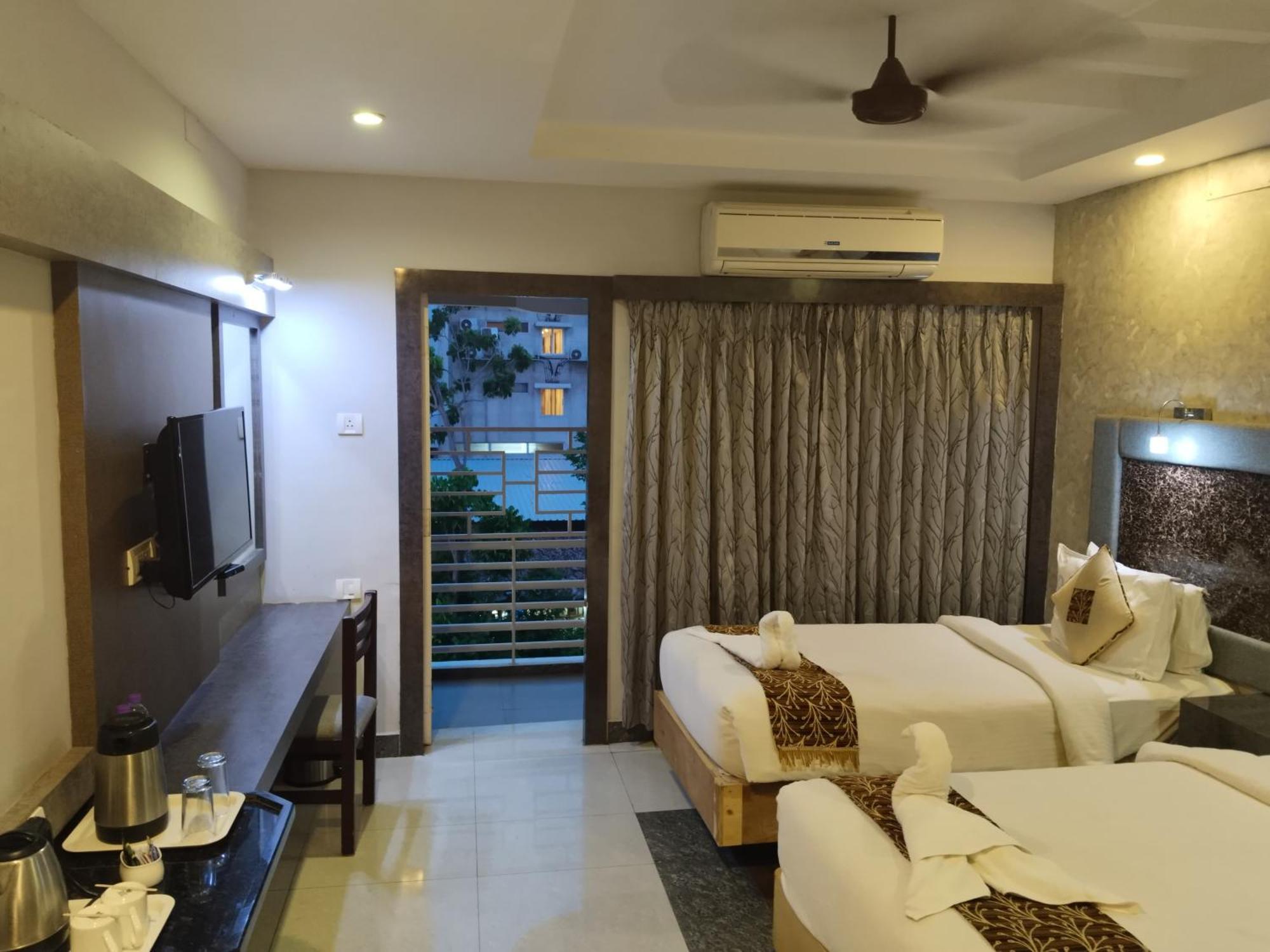 Hotel Mayas Tiruchirappalli Bagian luar foto